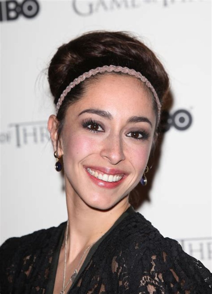 Does Oona Chaplin have a boyfriend or she haven&rsquo;t dated anyone yet? Know about her relationship with her parents